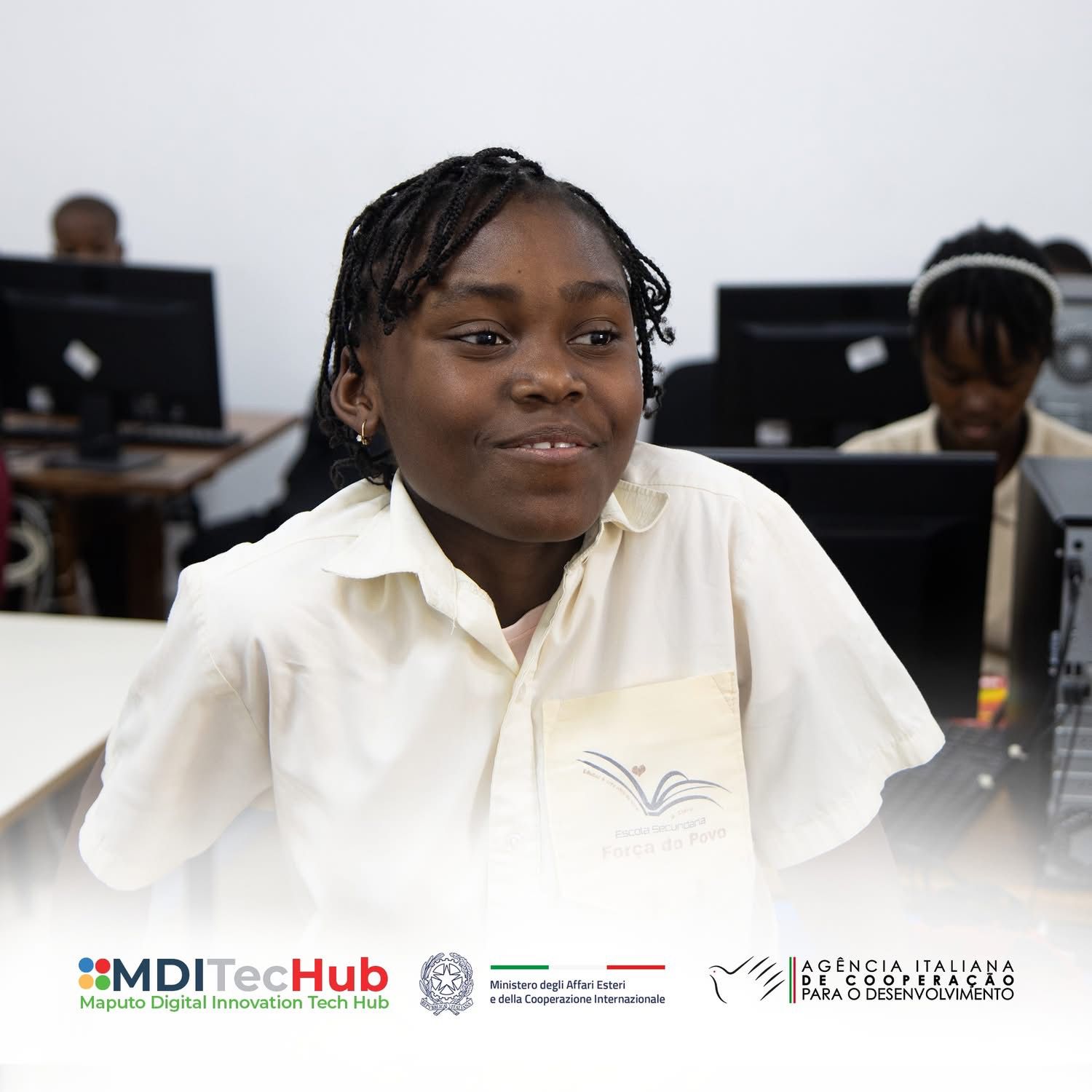DOCENTES DA UEM CAPACITAM ALUNOS DA ESCOLA SECUNDÁRIA FORÇA DO POVO EM LITERACIA DIGITAL E PROGRAMAÇÃO BÁSICA