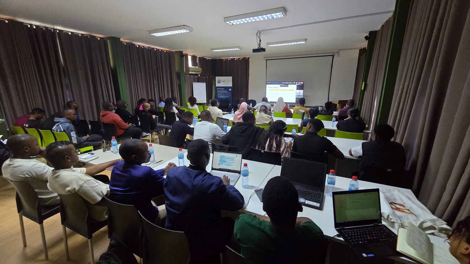 TECHUB REALIZA WORKSHOPS SOBRE O CICLO DE VIDA DAS STARTUPS